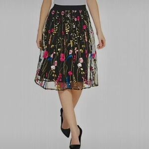 Susan Graver Floral Embroidered Skirt. Sheer Black with mesh overlay. EUC! 1X 🌹